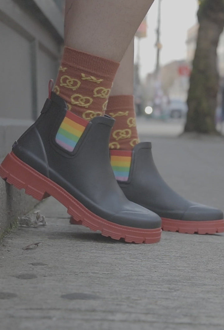 STORM PRIDE CHELSEA RAIN BOOT - BLACK